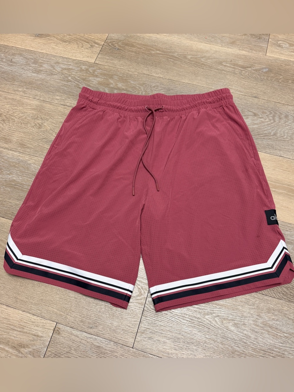 Alo Yoga Men's 9" Traction Arena Shorts XL Mars Clay Gym Basketball Shorts